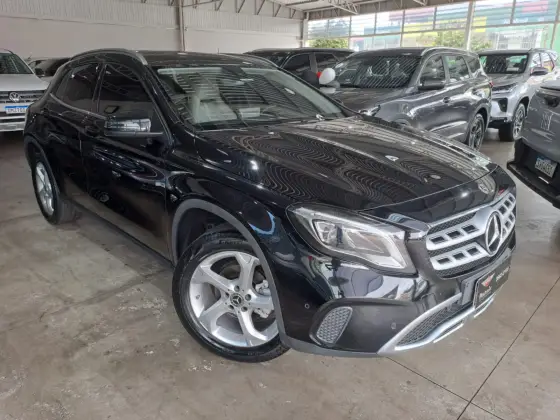 MERCEDES-BENZ GLA 200 2020