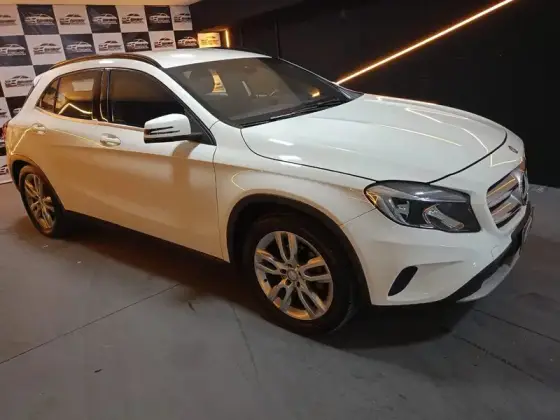 MERCEDES-BENZ GLA 200 2016