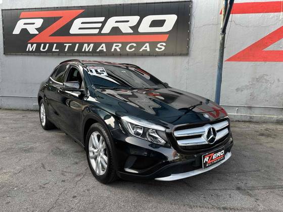 MERCEDES-BENZ GLA 200 2015