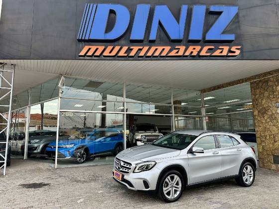 MERCEDES-BENZ GLA 200 2020
