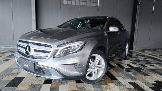 MERCEDES-BENZ GLA 200 2015
