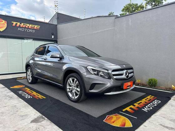 MERCEDES-BENZ GLA 200 2017