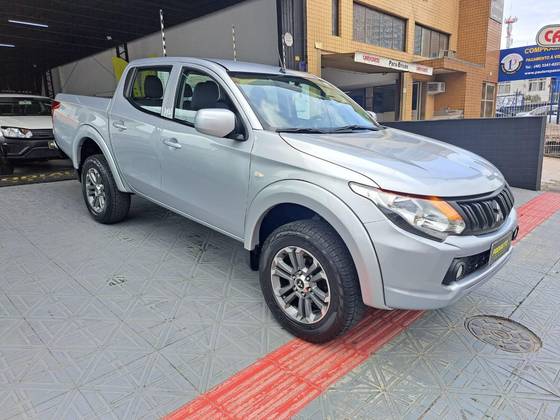 MITSUBISHI L200 TRITON 2023