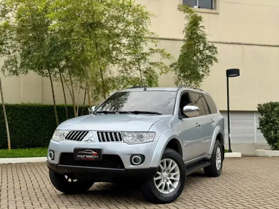 MITSUBISHI PAJERO 2011