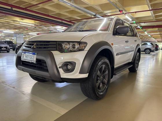 MITSUBISHI PAJERO 2018