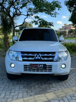 MITSUBISHI PAJERO FULL 2012