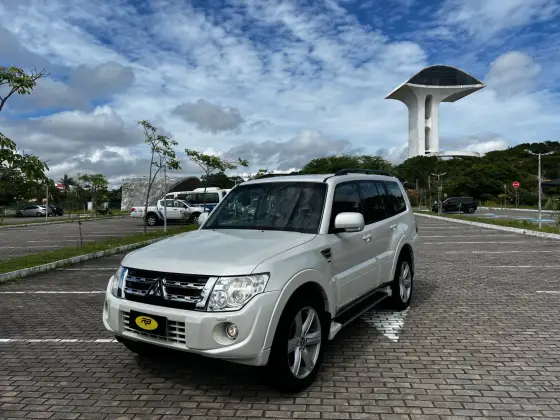 MITSUBISHI PAJERO FULL 2014