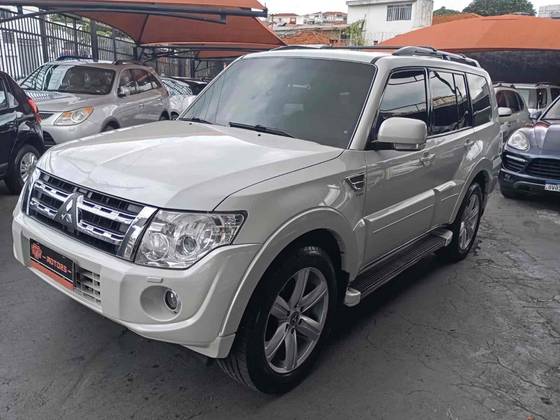 MITSUBISHI PAJERO FULL 2014