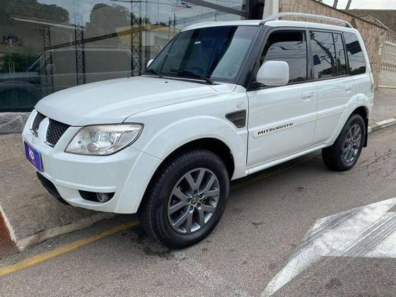 MITSUBISHI PAJERO TR4 2013