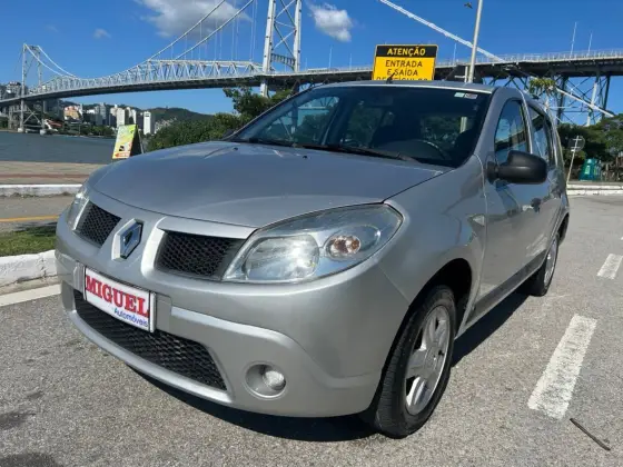 RENAULT SANDERO 2010