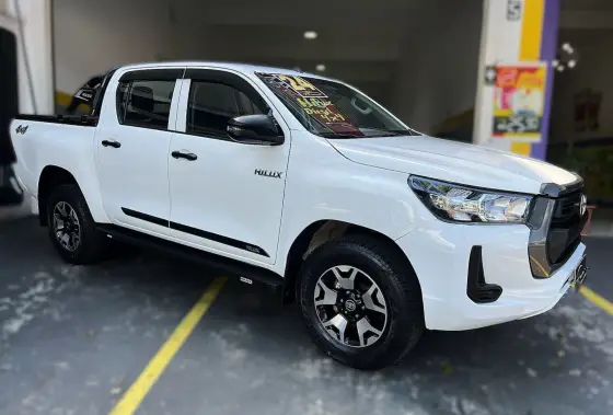 TOYOTA HILUX 2024