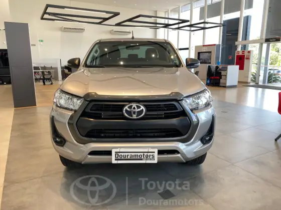 TOYOTA HILUX 2022