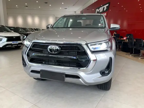 TOYOTA HILUX 2024