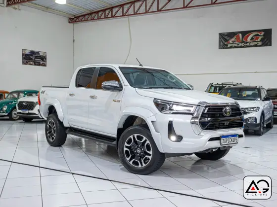 TOYOTA HILUX 2024