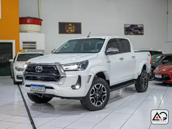 TOYOTA HILUX 2024