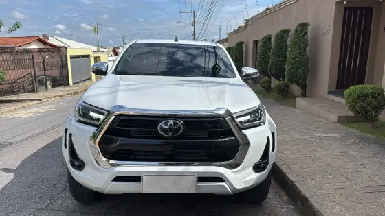 TOYOTA HILUX 2024