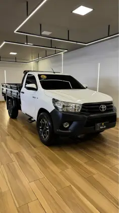 TOYOTA HILUX 2024