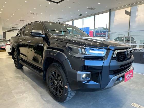 TOYOTA HILUX 2023
