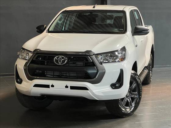 TOYOTA HILUX 2025