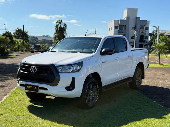 TOYOTA HILUX 2024