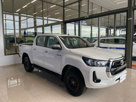 TOYOTA HILUX 2024