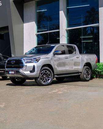 TOYOTA HILUX 2024