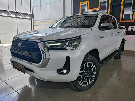 TOYOTA HILUX 2024