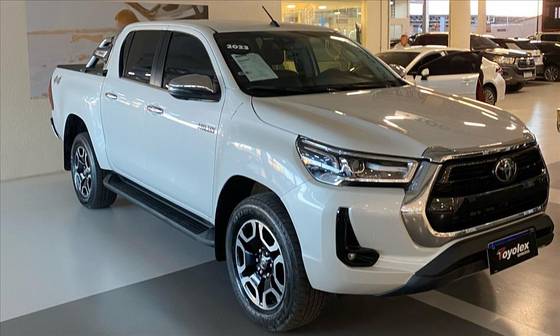 TOYOTA HILUX 2023