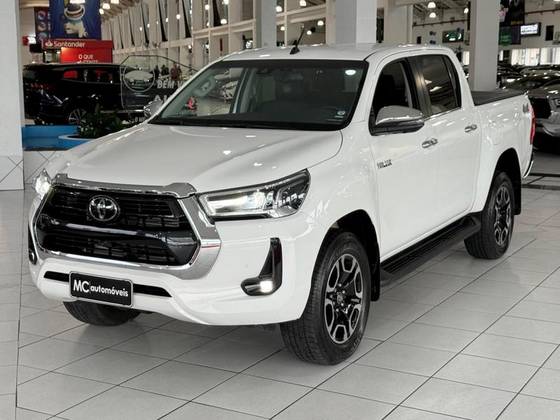 TOYOTA HILUX 2023
