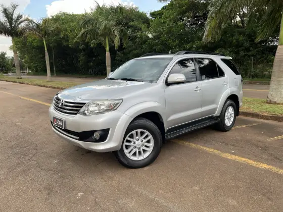 TOYOTA HILUX SW4 2013