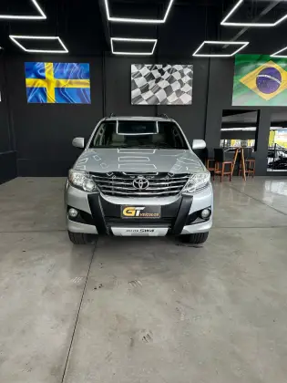 TOYOTA HILUX SW4 2015