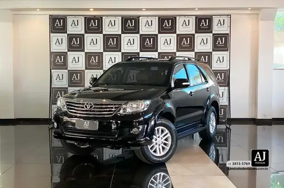 TOYOTA HILUX SW4 2015