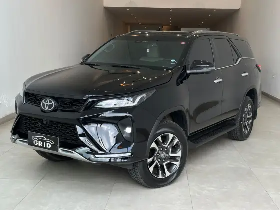 TOYOTA HILUX SW4 2024