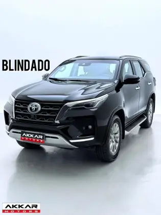 TOYOTA HILUX SW4 2023