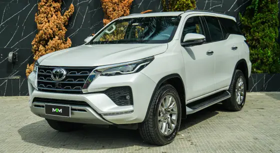 TOYOTA HILUX SW4 2023