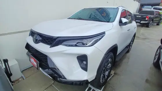 TOYOTA HILUX SW4 2024