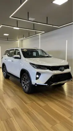 TOYOTA HILUX SW4 2025