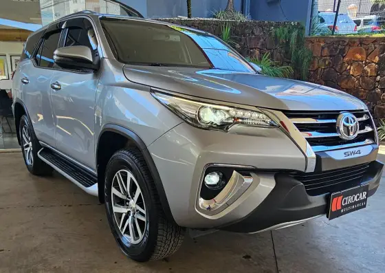 TOYOTA HILUX SW4 2019