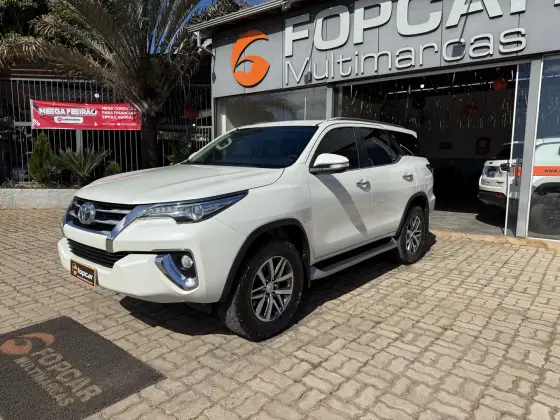 TOYOTA HILUX SW4 2017