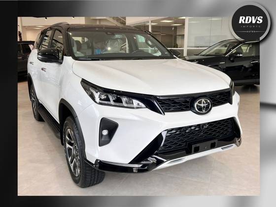 TOYOTA HILUX SW4 2025