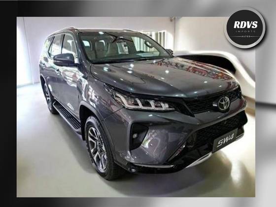 TOYOTA HILUX SW4 2025