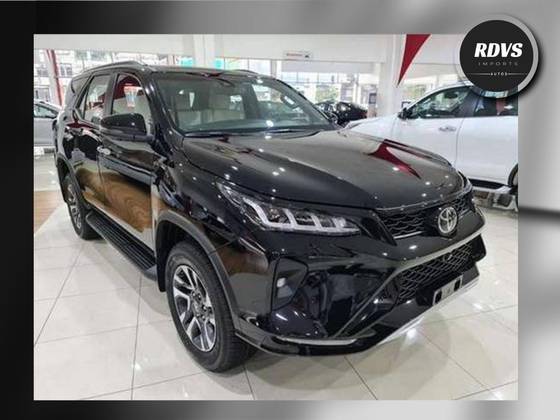 TOYOTA HILUX SW4 2025