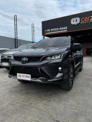 TOYOTA HILUX SW4 2023