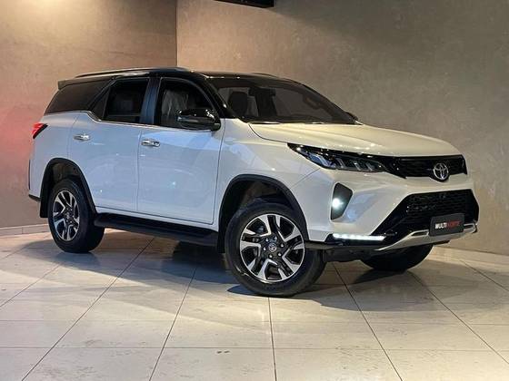 TOYOTA HILUX SW4 2024