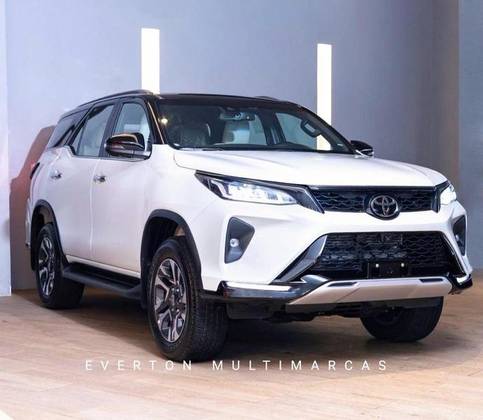 TOYOTA HILUX SW4 2025