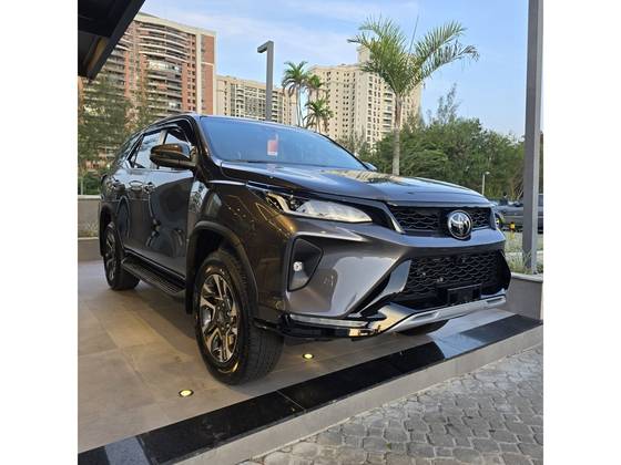 TOYOTA HILUX SW4 2025