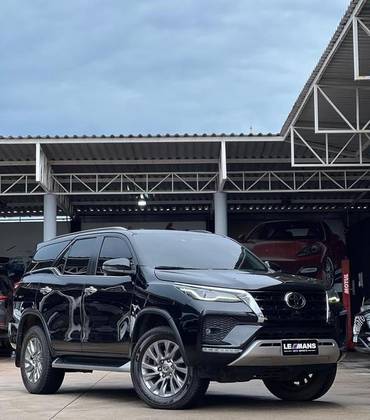 TOYOTA HILUX SW4 2022