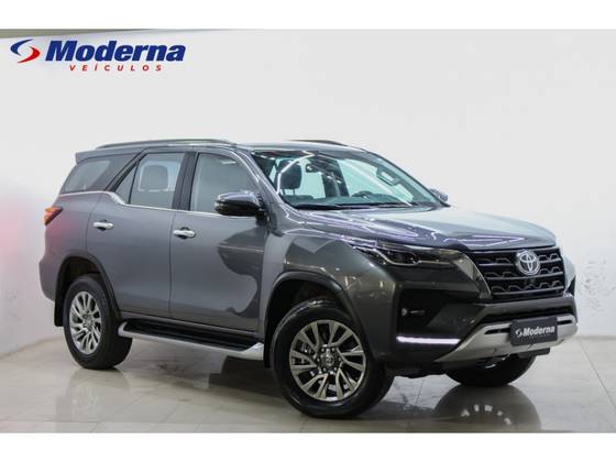 TOYOTA HILUX SW4 2022