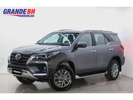 TOYOTA HILUX SW4 2022