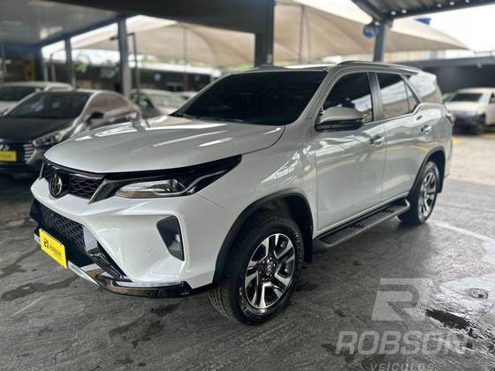 TOYOTA HILUX SW4 2024